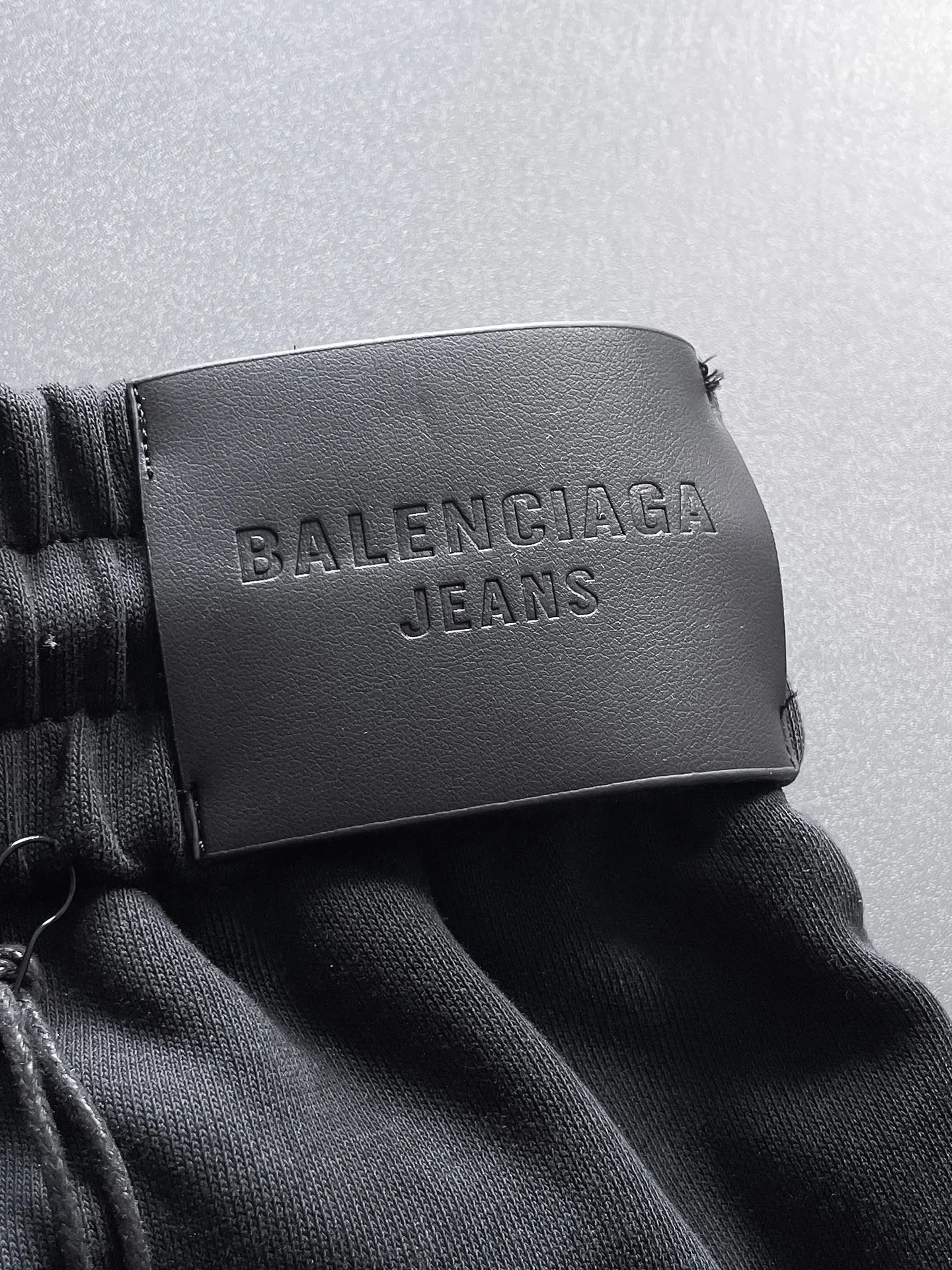 Balenciaga's three-standard complete 2025 summer New Arrival men's casual shorts, advanced custom-made Breathable fabric, Breathable fabric, extremely stretchy and comfortable, impeccable details, top-grade accessories, original logo design concept, delicate and soft feel! The upper body fit is awesome! Size: M-XXXL Please state your height and weight when ordering